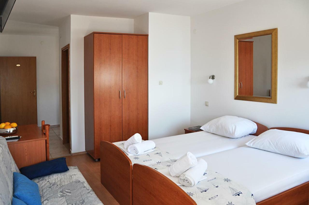 Sunrise Apartments And Studio Apartments 1 Lokva Rogoznica Eksteriør billede